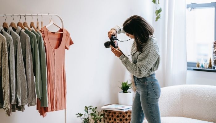 Como tirar fotos de roupas para vender na internet